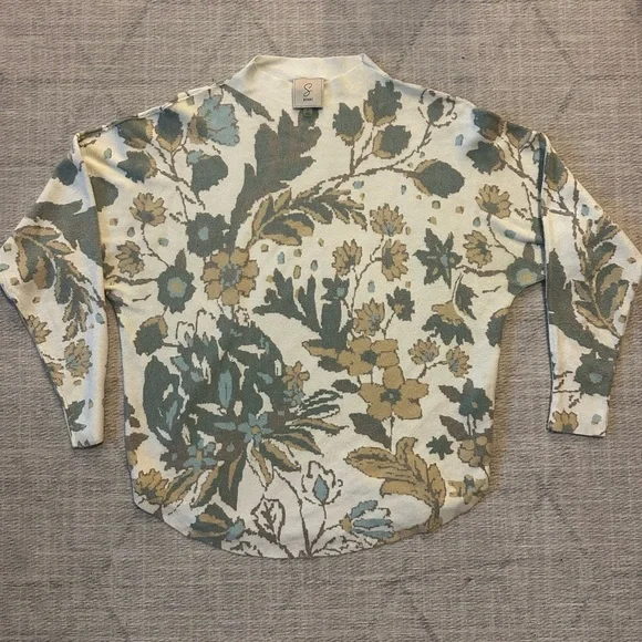 Sioni Leaf Patterned Knit Top in Cream and Green - Picture 2 of 3